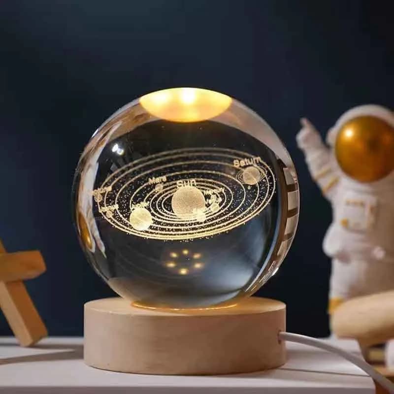 گوی کریستالی پایه چوبی ۶ سانت طرح منظومه شمسی